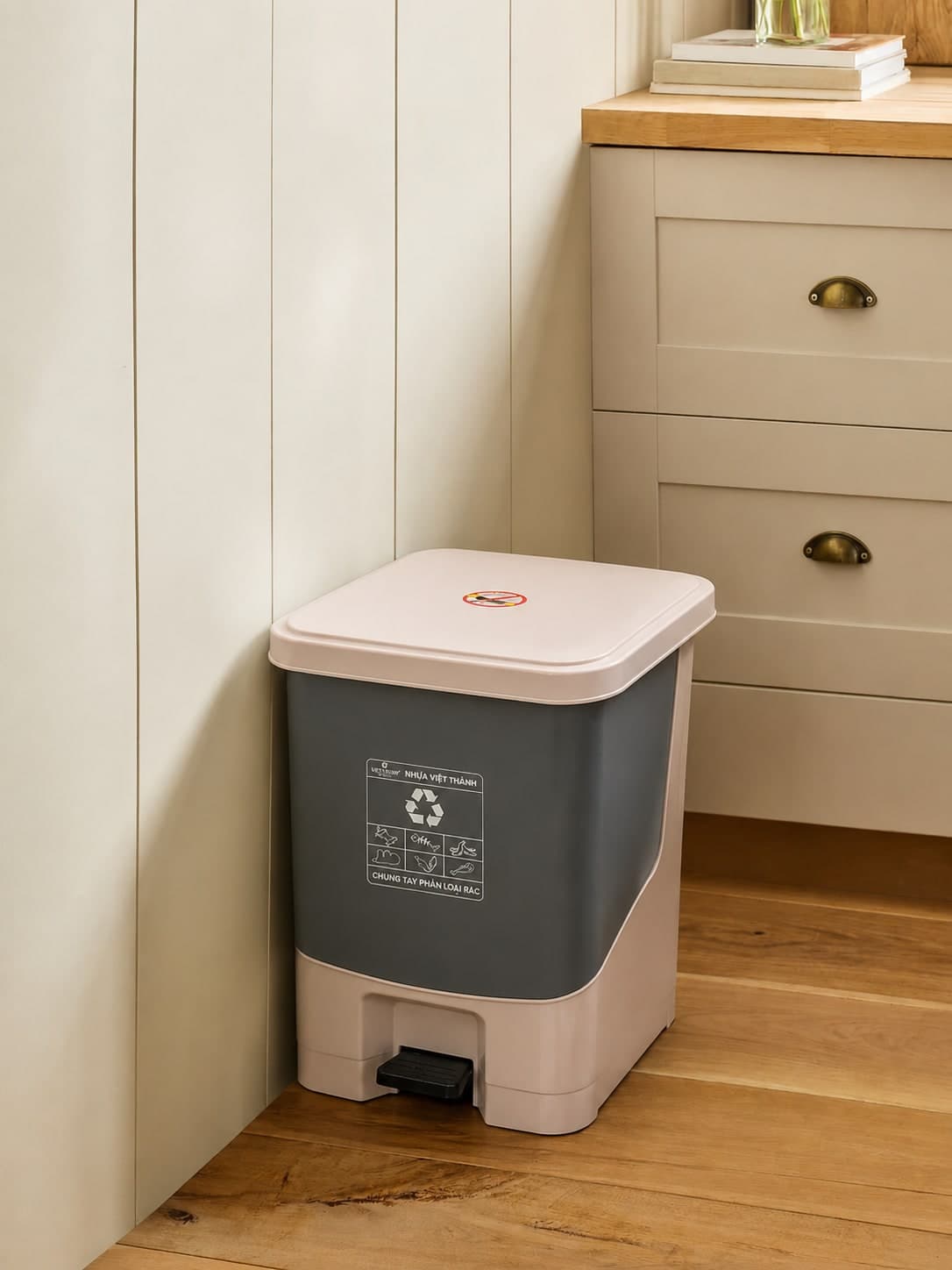 Thùng rác đạp vuông Vita nhỏ 25L